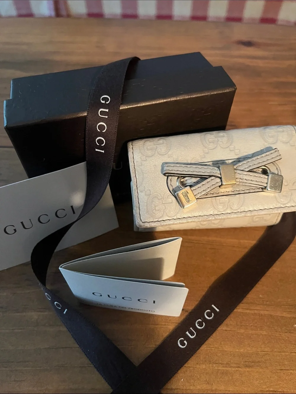 Gucci Guccissima Princy Embossed Key Holder with Bow, Gold Hardware & Card EUC - Picture 3 of 11